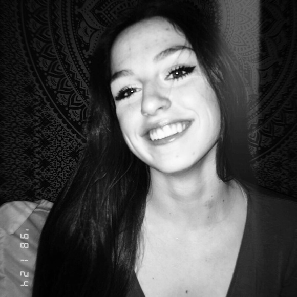 Meet your Posher, Karlina - Picture 1 of 1